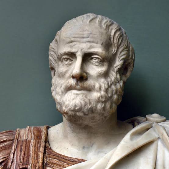 Estátua de Aristóteles, filósofo da Grécia Antiga cuja obra oferece fundamentos iniciais para os debates sobre Ética da Tecnologia