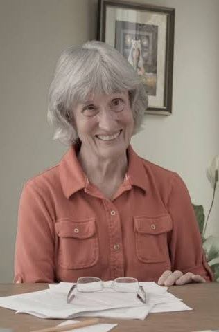 Imagem de Donna Haraway, filósofa e bióloga conhecida por sua abordagem crítica sobre gênero, identidade e tecnologia, com grande impacto nos estudos sobre Ética da Tecnologia